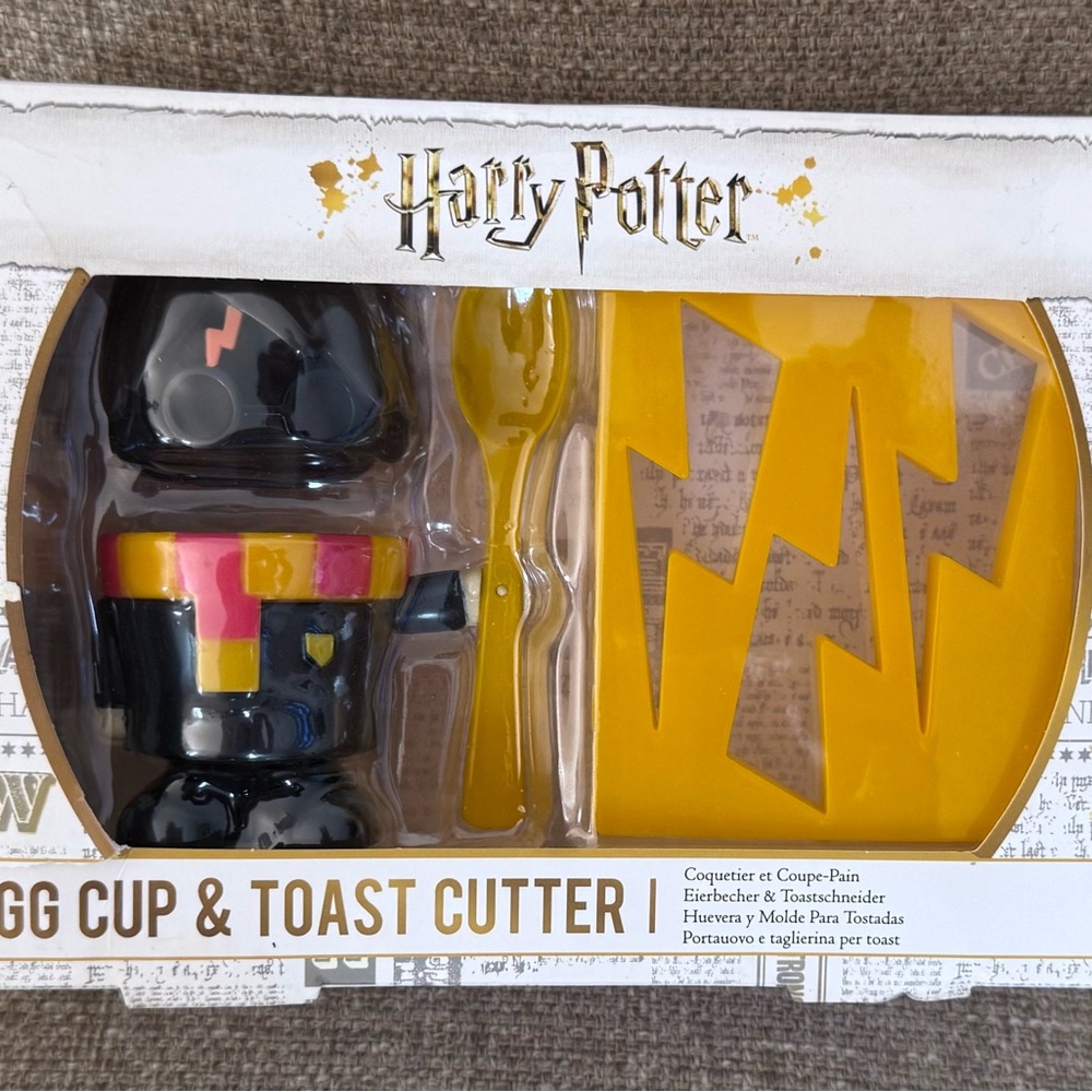 Harry Potter Egg Cup & Toast Cutter Set - brand new in box Black and Yellow